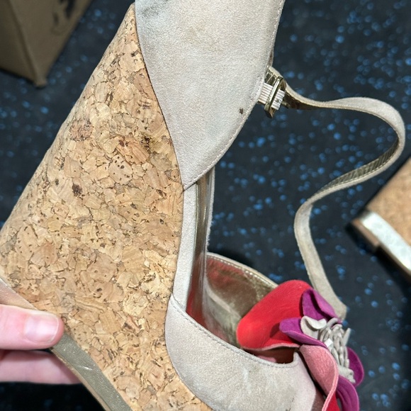 Charles by Charles David cork platform wedge suede flowers 6.5 - Picture 4 of 9